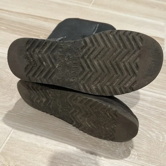 Gray Metallic Genuine UGG Australia Women’s Tall size 7 - Picture 4 of 4